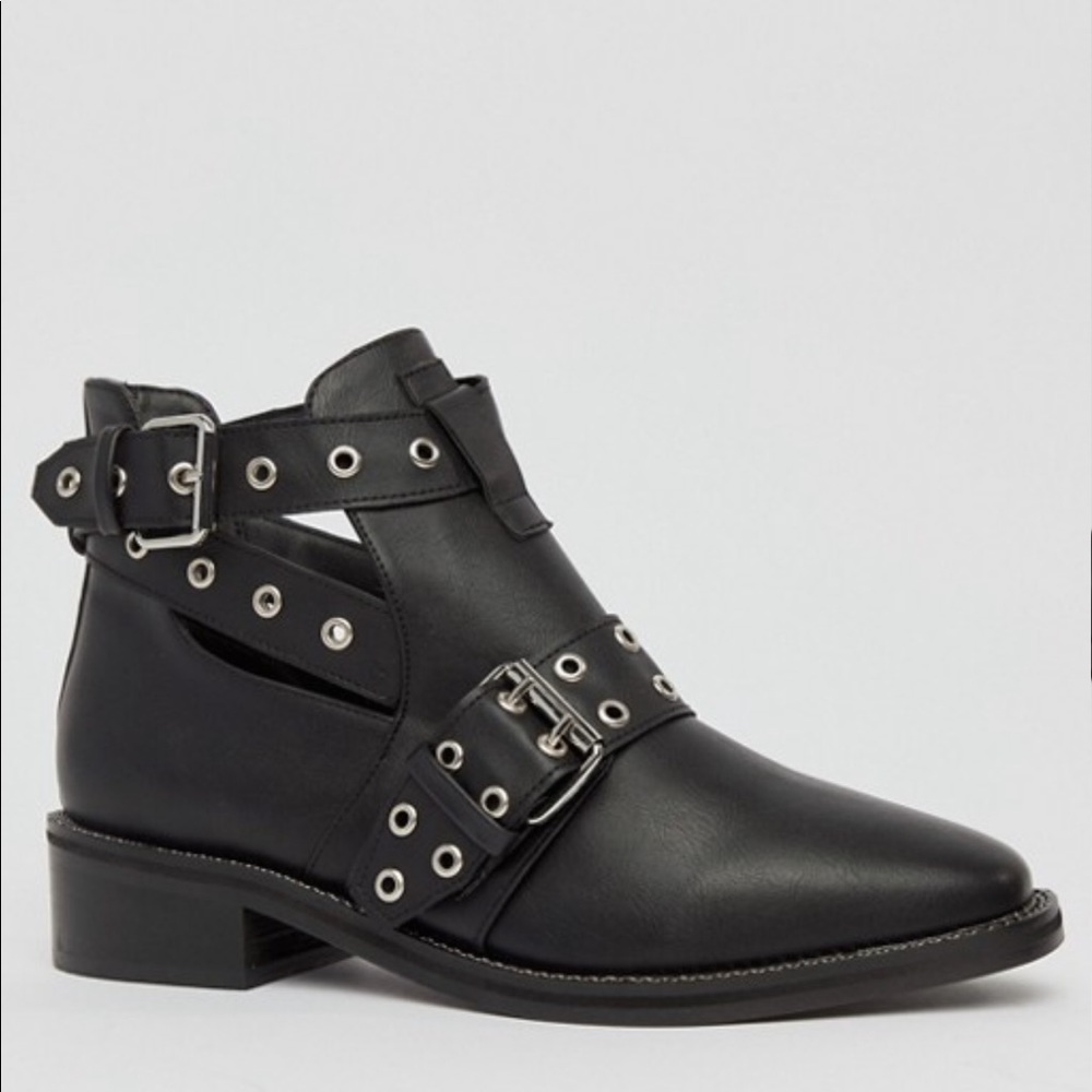 Truffle Collection Flat Ankle Boots
